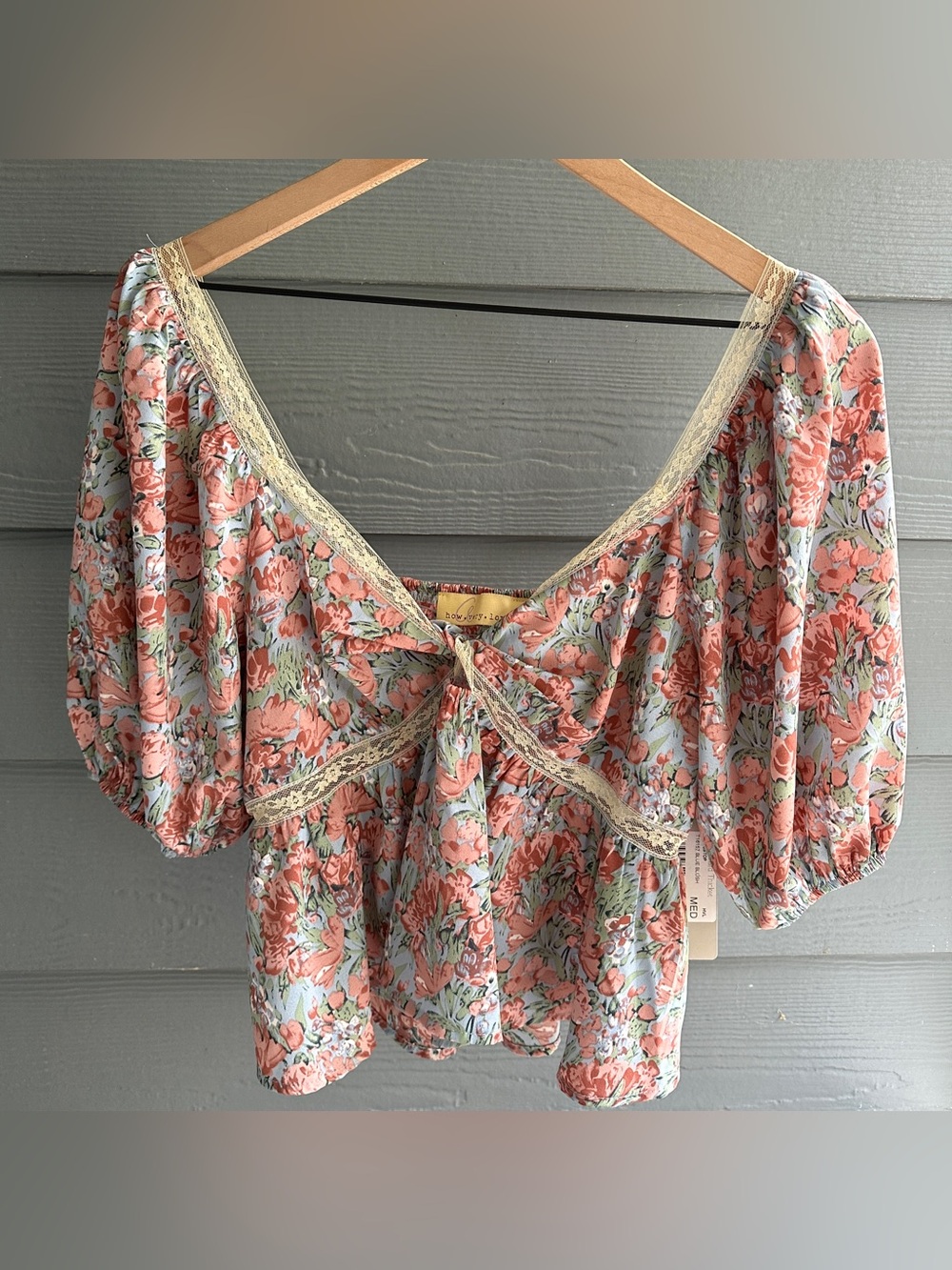 NWT Floral Lace Top Size Medium